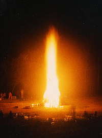 Lagerturm beleuchtet
