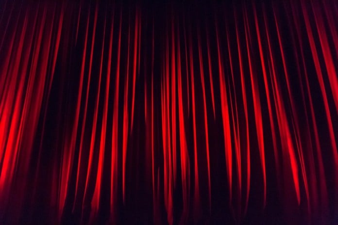 stage-curtain-660078_1280