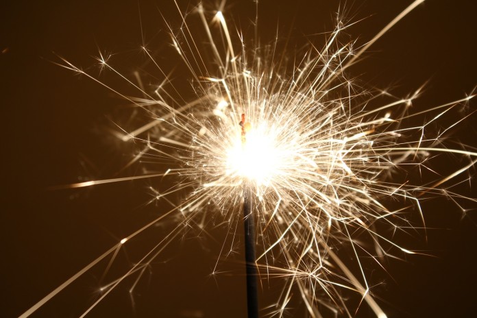 sparkler-667544_1280