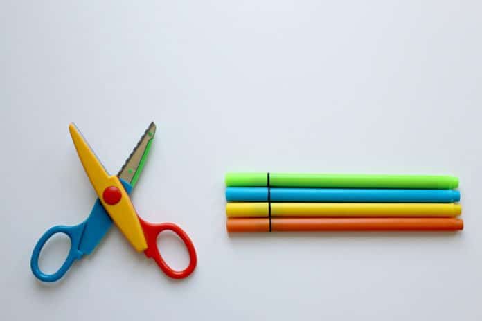colour-pencils-1803669_1280