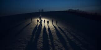 Gruselgeschichte für Kinder: Wachsende Schatten