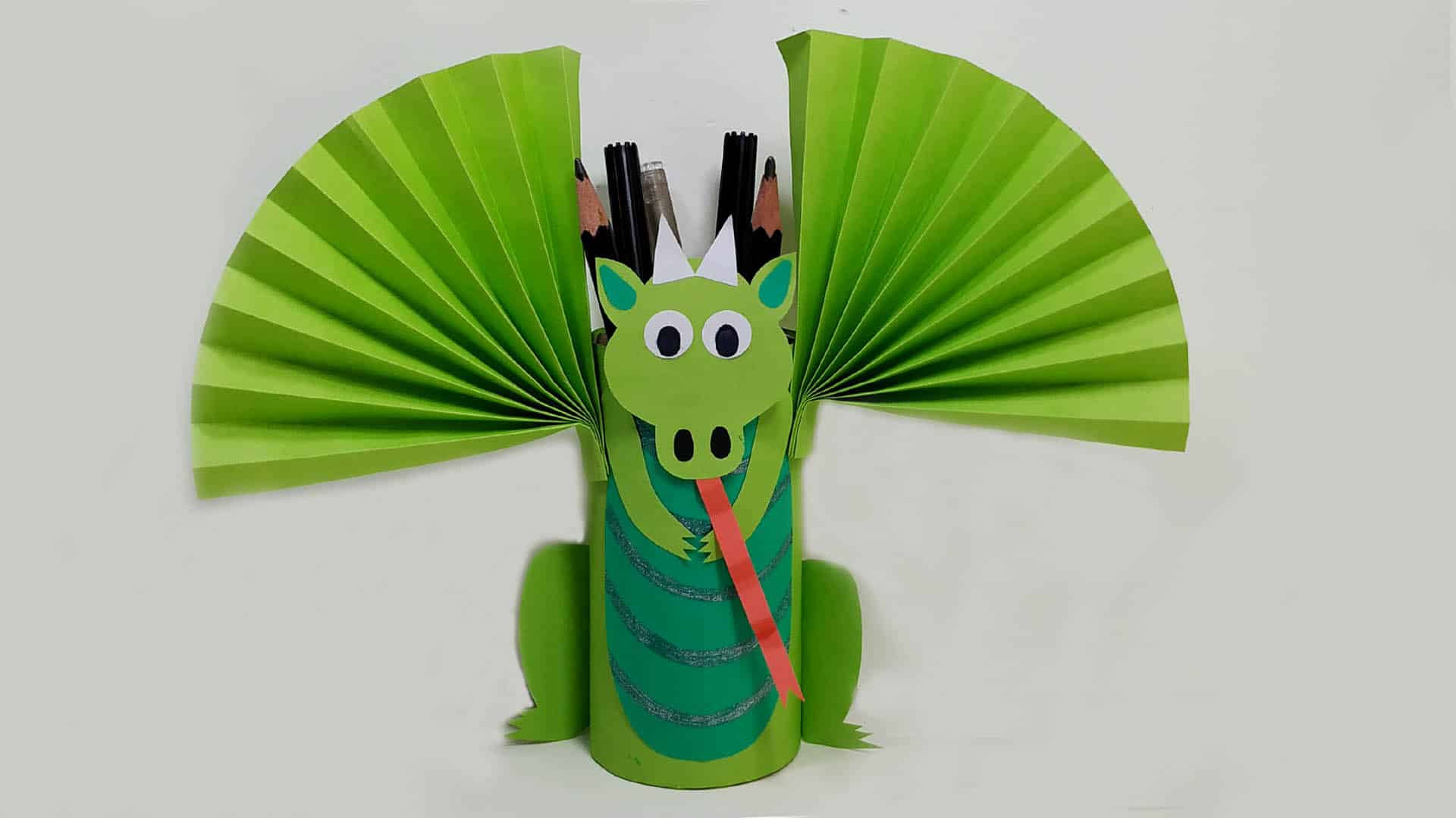 Video Einen Drachen als Stiftehalter basteln