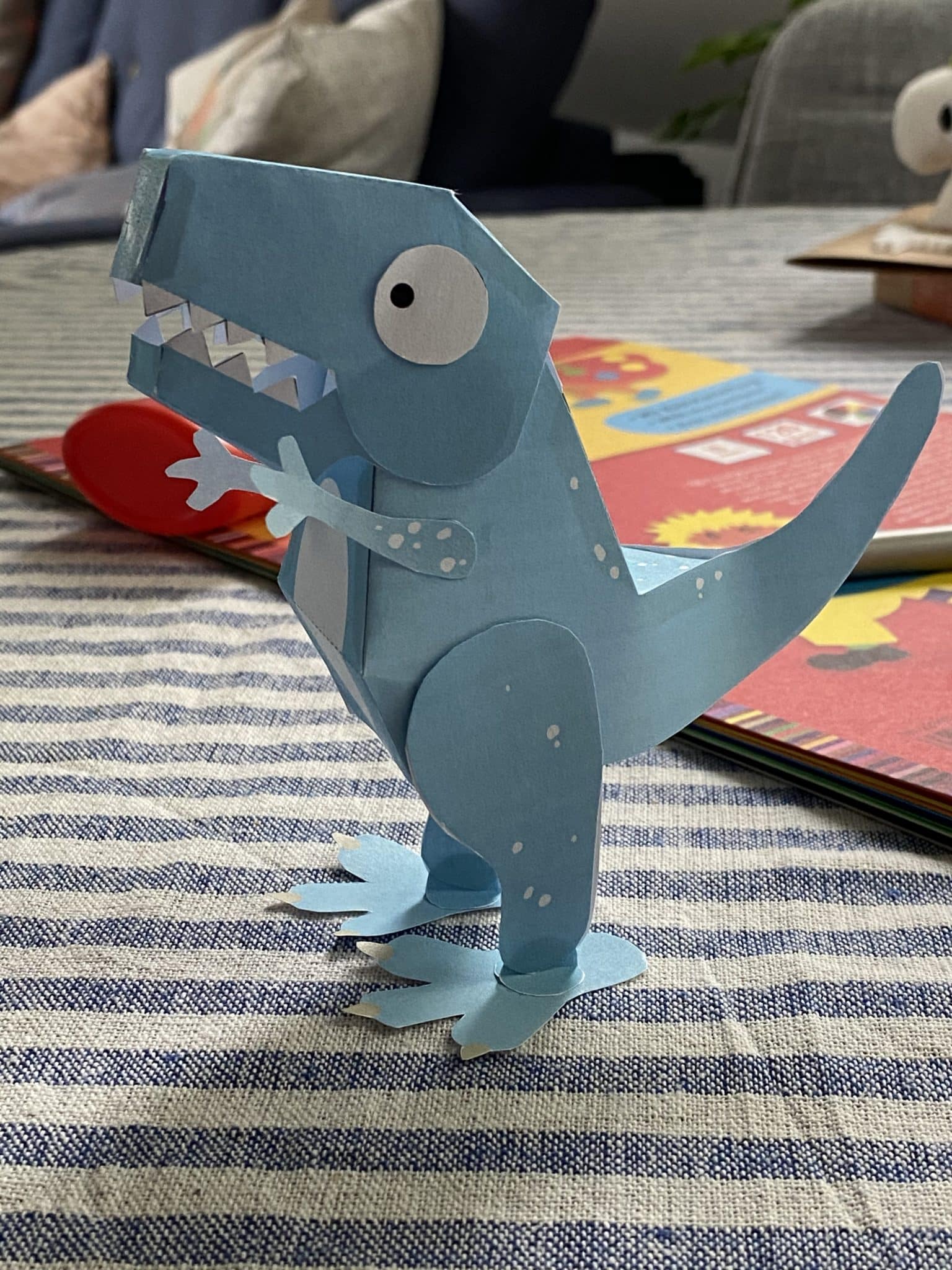 Bastelbogen: Ein Dinosaurier aus Papier › Jugendleiter-Blog