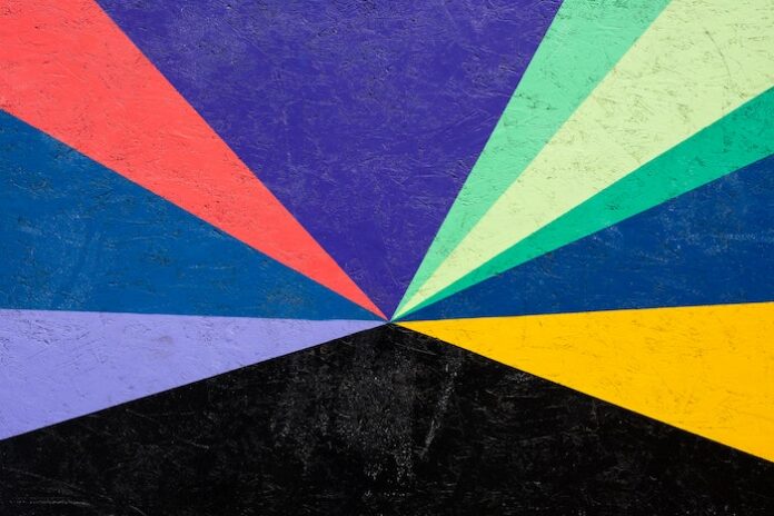eine bunt bemalte Häuserwand