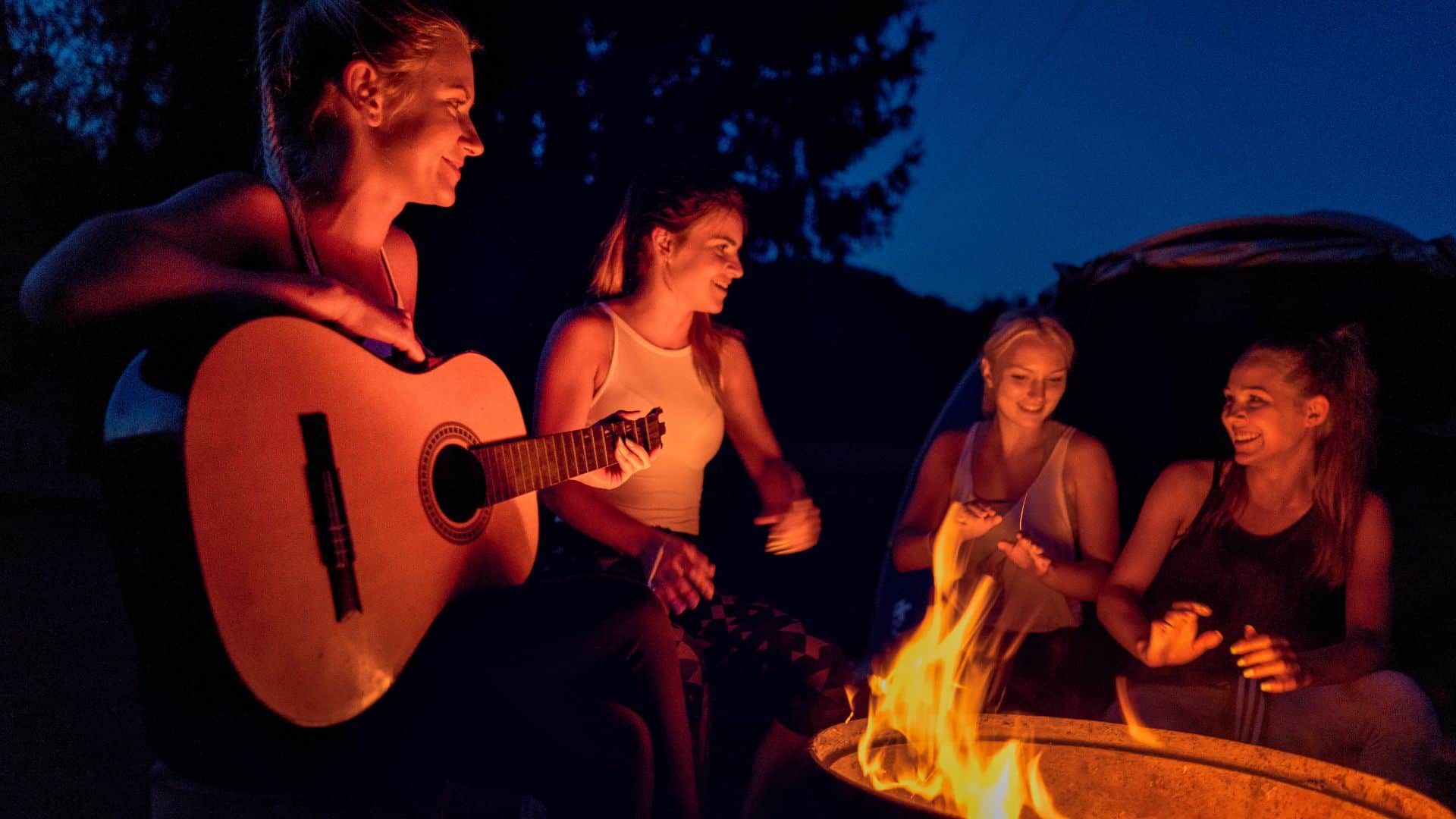 33 Diskussionsanreger fürs Lagerfeuer: Kreative Gesprächs-Impulse fürs Ferienlager