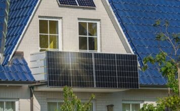 Wie Balkonkraftwerke Kinder und Jugendliche für erneuerbare Energien begeistern