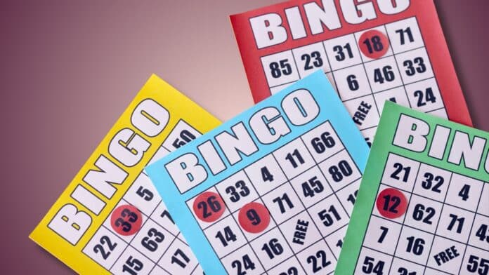 Bingo spielen in Gruppenstunde und Ferienlager